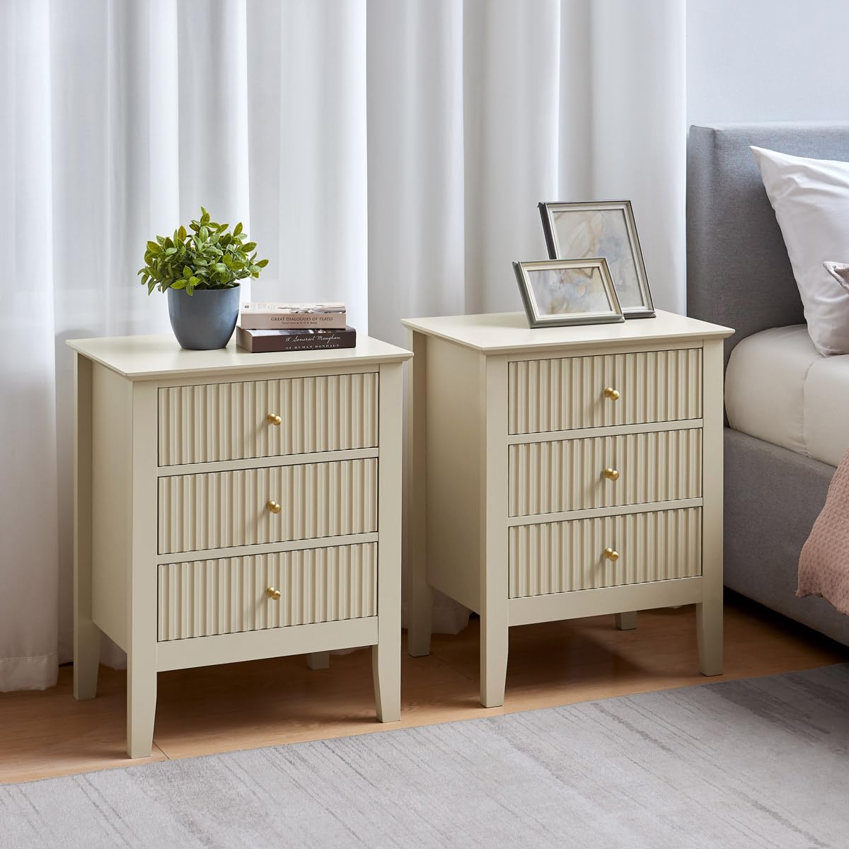 Melody Maison Hales Taupe Bedroom Set – Large Chest of Drawers with 2 Matching Bedside Tables